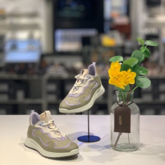 ECCO Women's ST.1 Sneaker - Picture 8 of 11